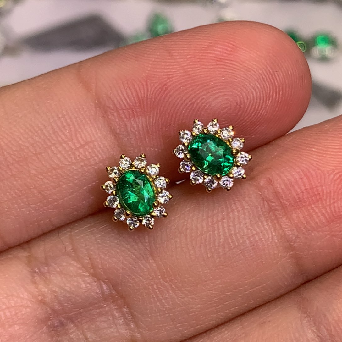 祖母绿耳钉未镶嵌