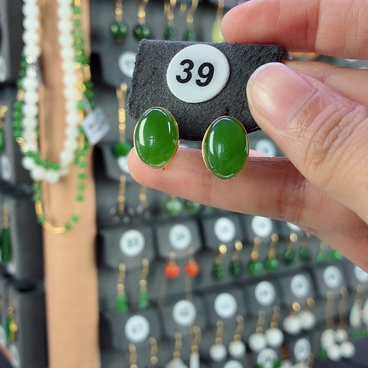 和田玉18K金镶嵌耳饰