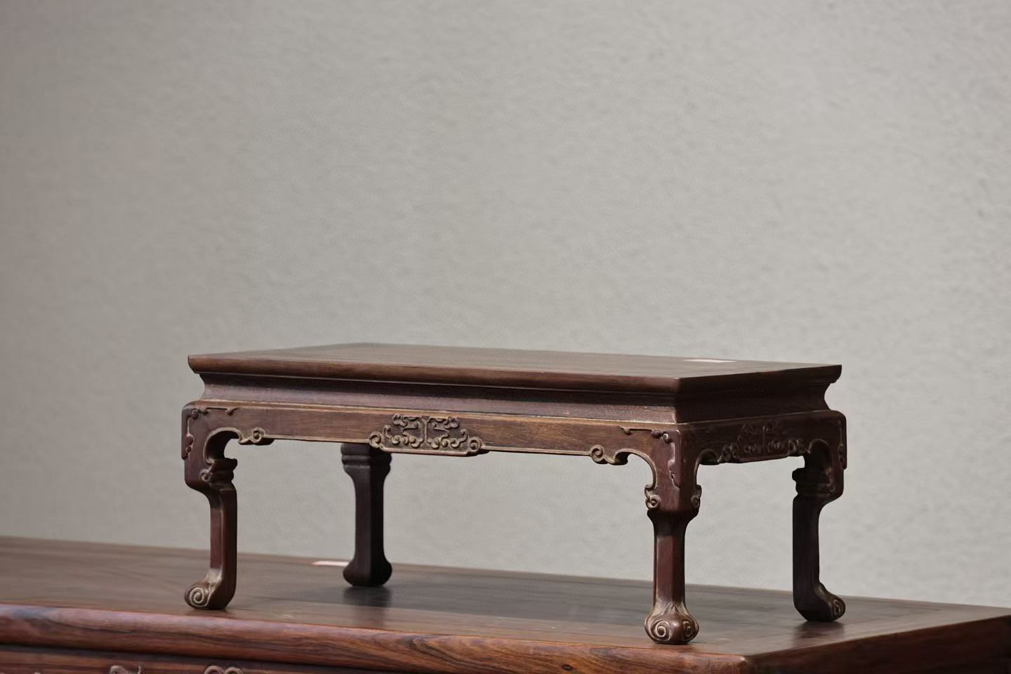 案几高束腰足部外翻蜷曲