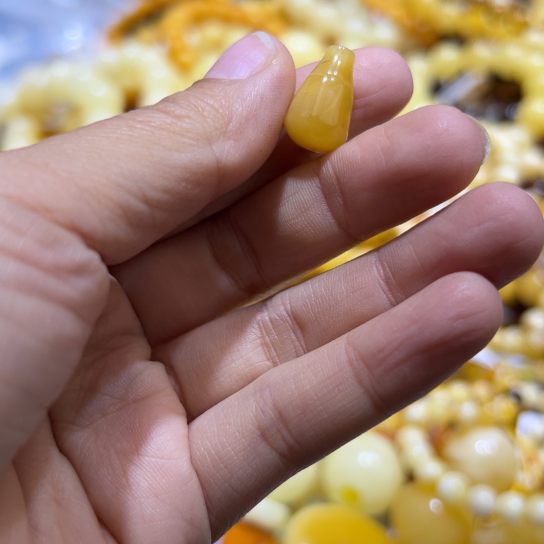 琥珀珠宝奇石未镶嵌
