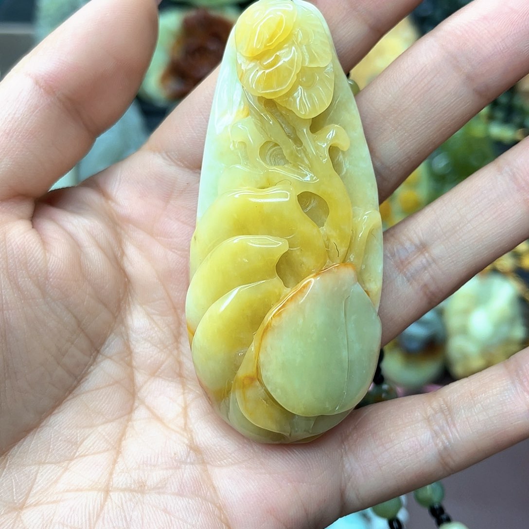 蛇纹石玉挂件未镶嵌