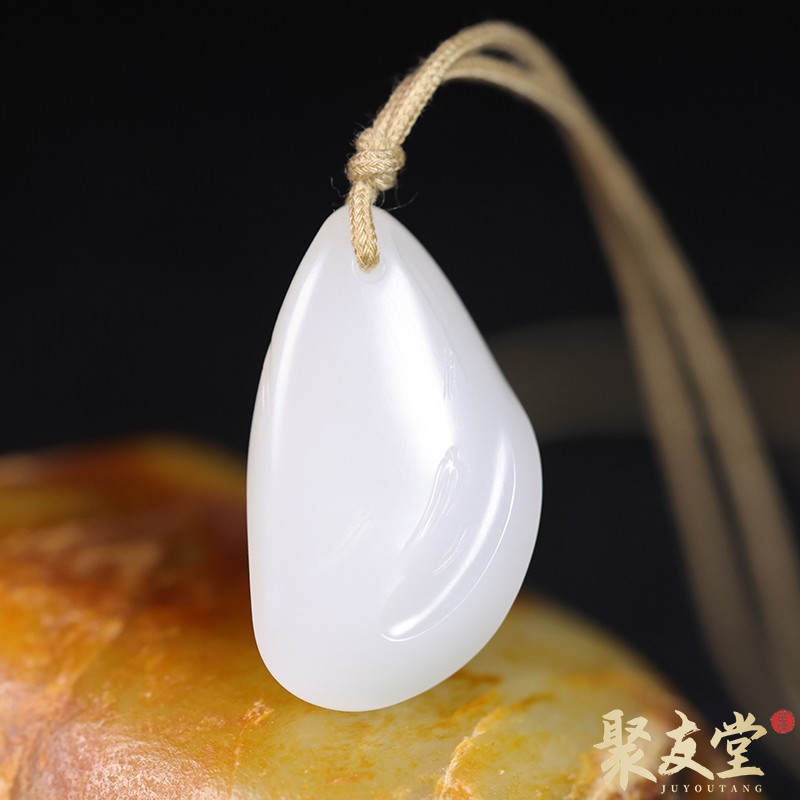 聚友堂王伟玉雕12.9克新疆和田玉籽料白玉随型典藏楝叶初风吊坠