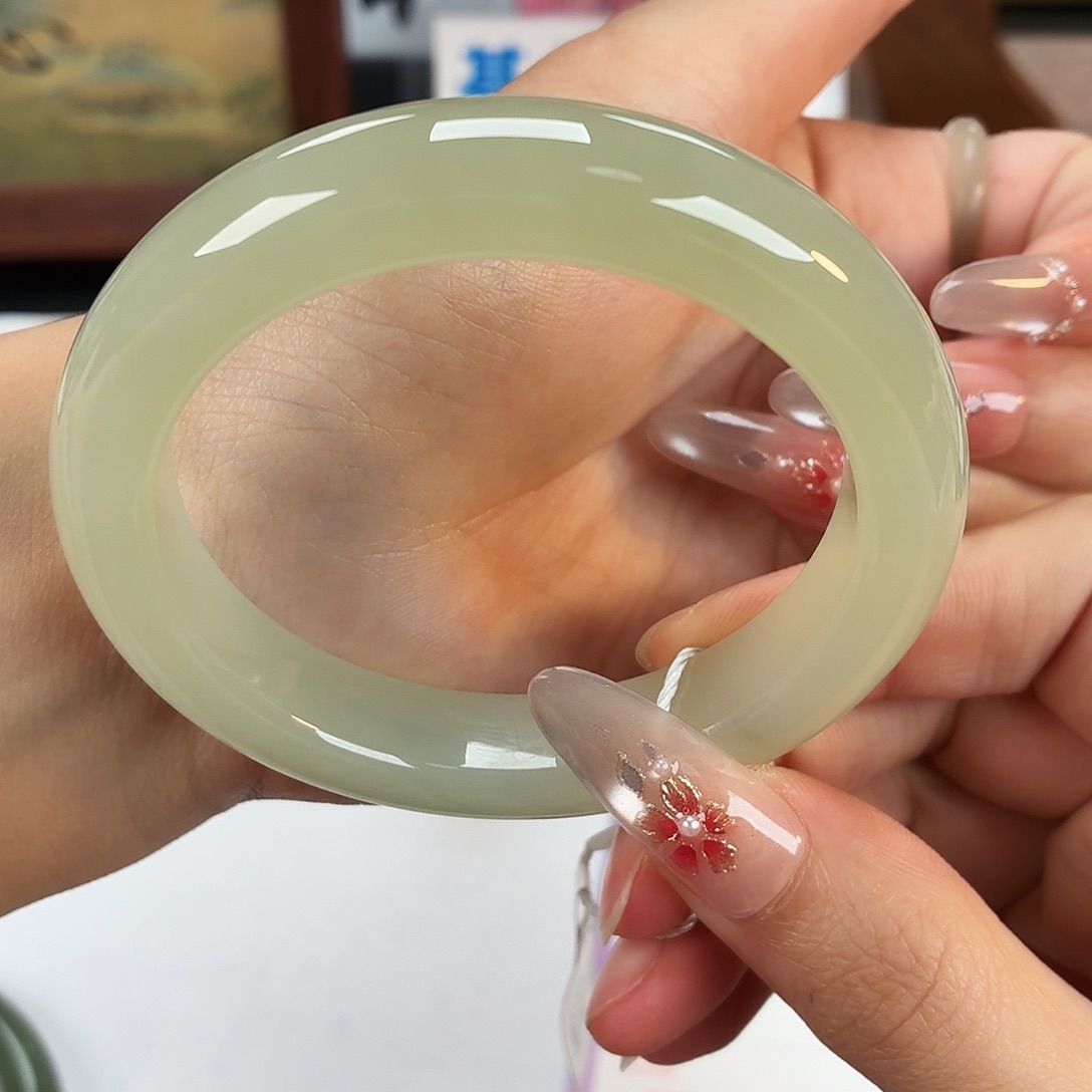 和田玉未镶嵌手镯