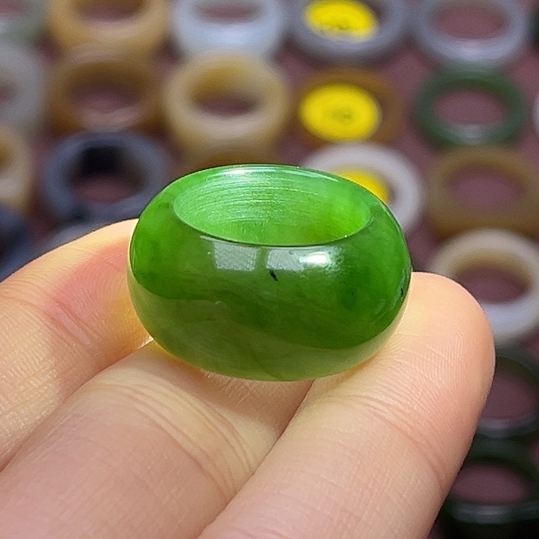 和田玉未镶嵌戒指16.0冰底辣阳绿