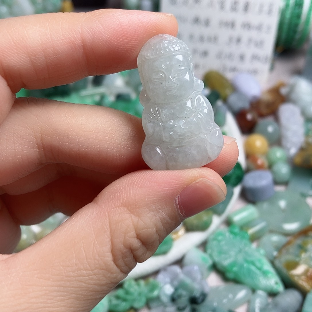 翡翠颈饰未镶嵌宝宝佛