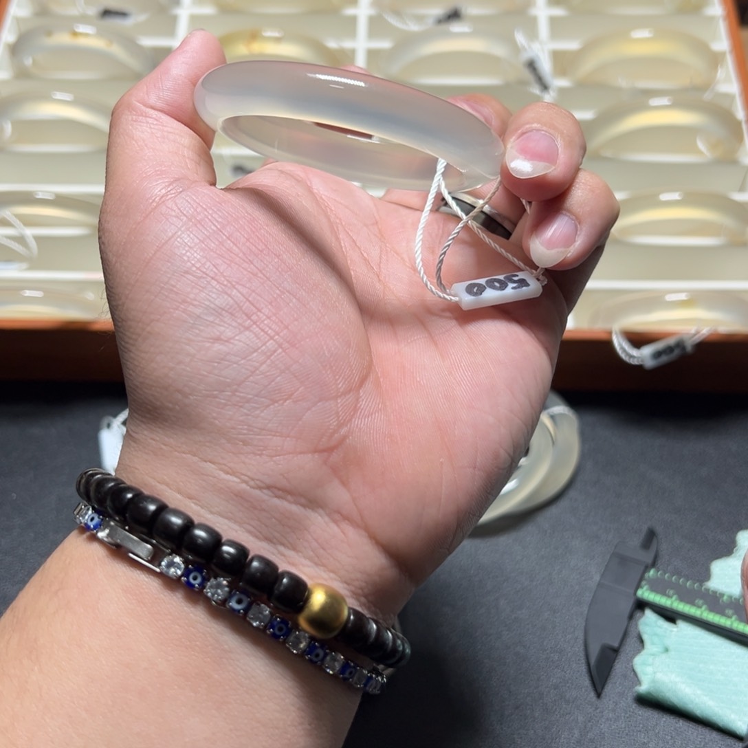 玛瑙/玉髓手镯未镶嵌叶**?