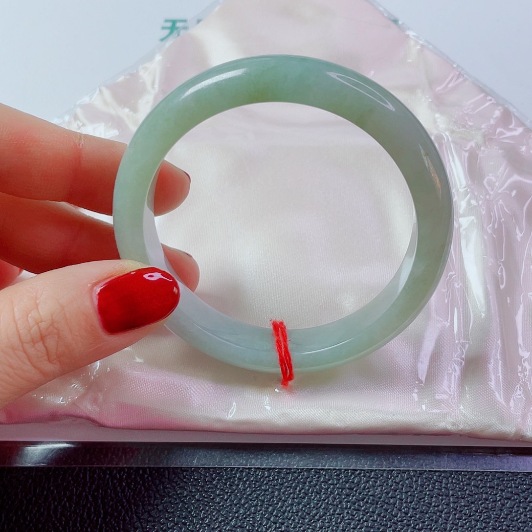 翡翠未镶嵌手镯圈口57.5宽12.6厚8