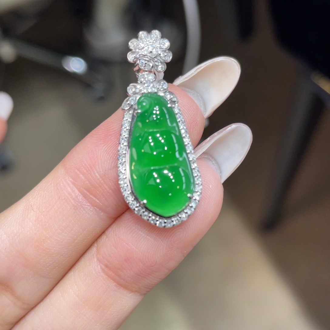 翡翠颈饰18K金镶嵌天然缅甸翡翠a货