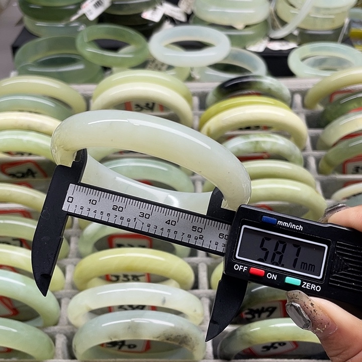 蛇纹石玉未镶嵌手镯325