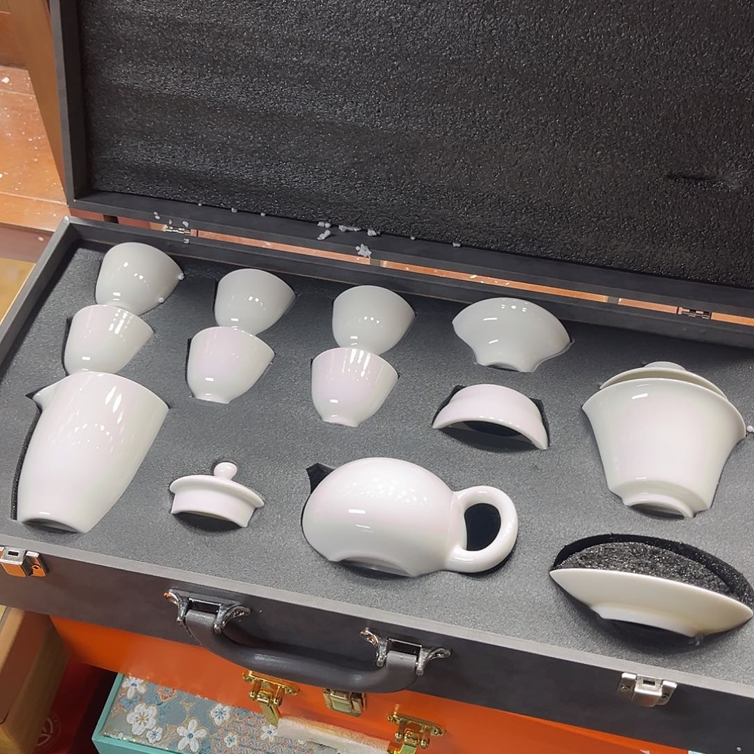 孤品茶具套装等。            