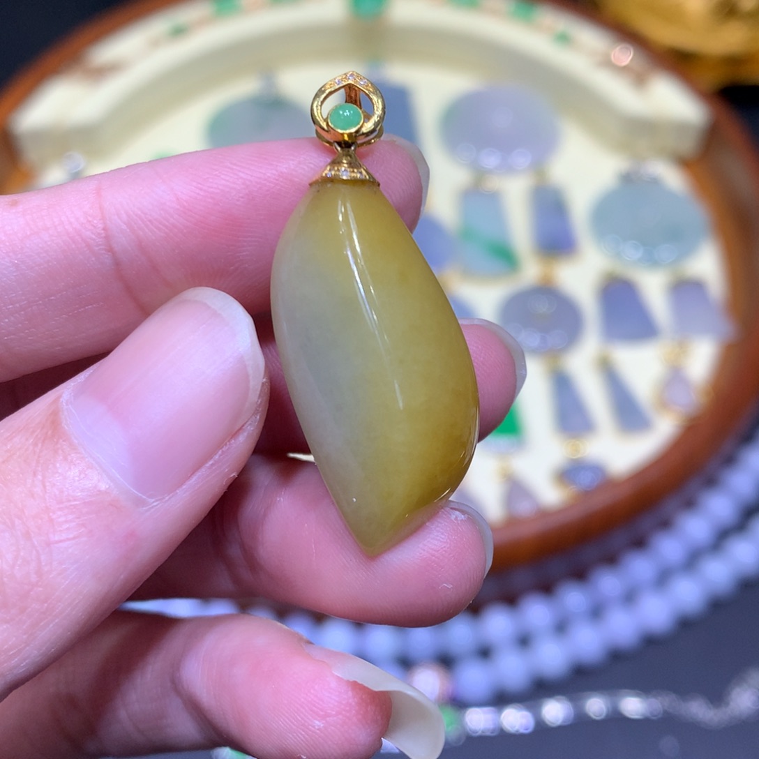 翡翠吊坠(不含链)18K金镶嵌