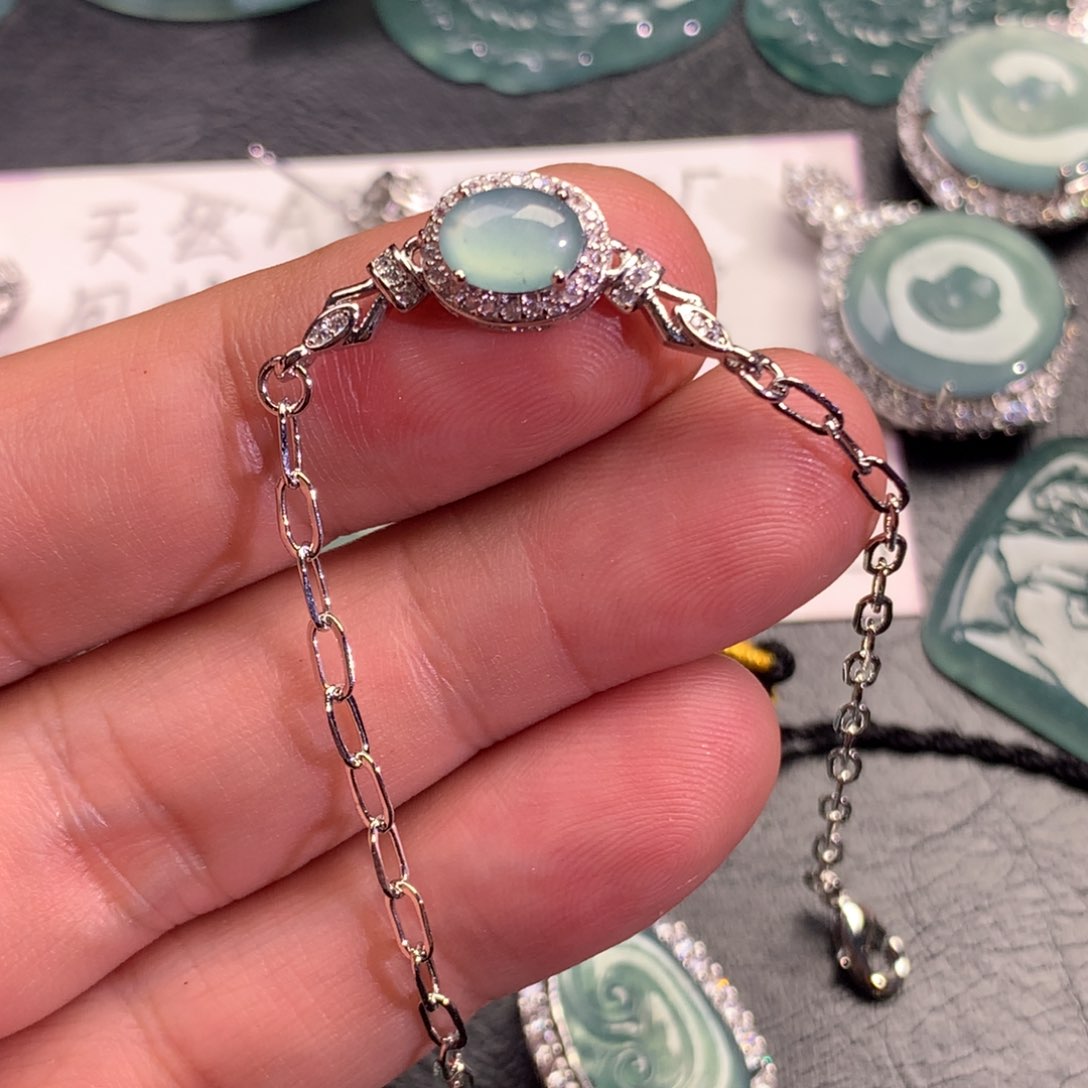 翡翠颈饰未镶嵌手链