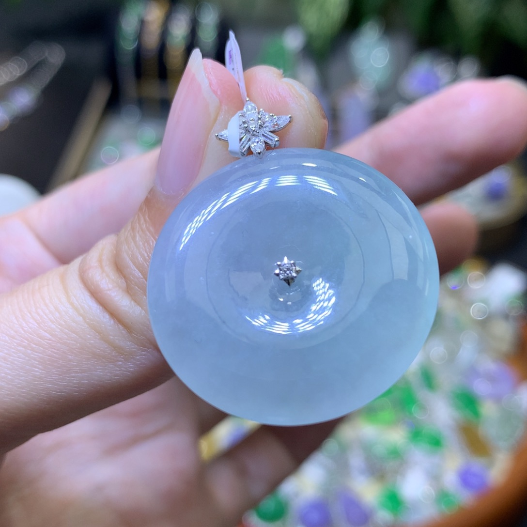 颈饰18K金镶嵌翡翠