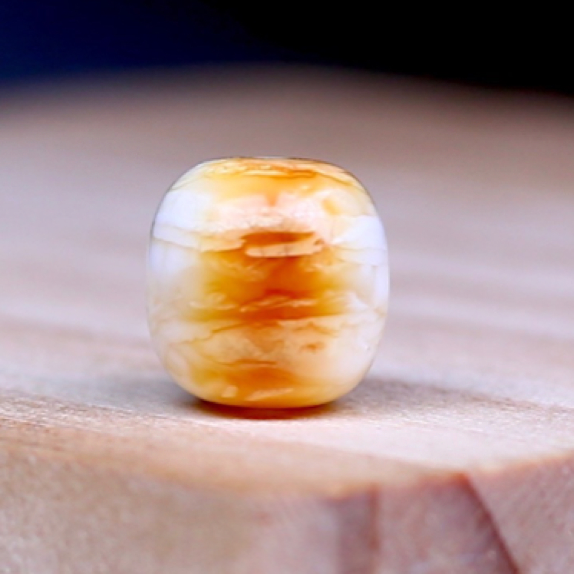 9.8*9.9mm虎皮纹沁色老型单珠，有点像焦糖小面包 饱满高桩器型