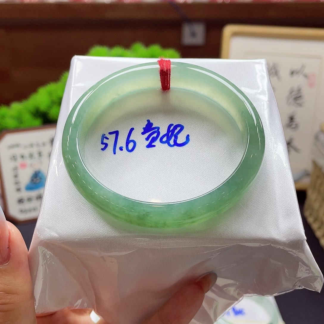 翡翠未镶嵌手镯13 号链接