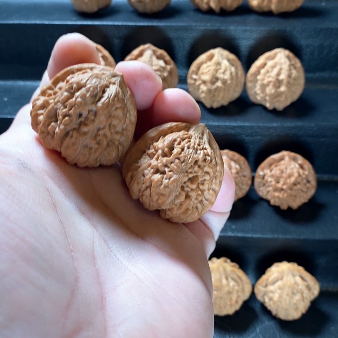 桃核把件山地凹底37