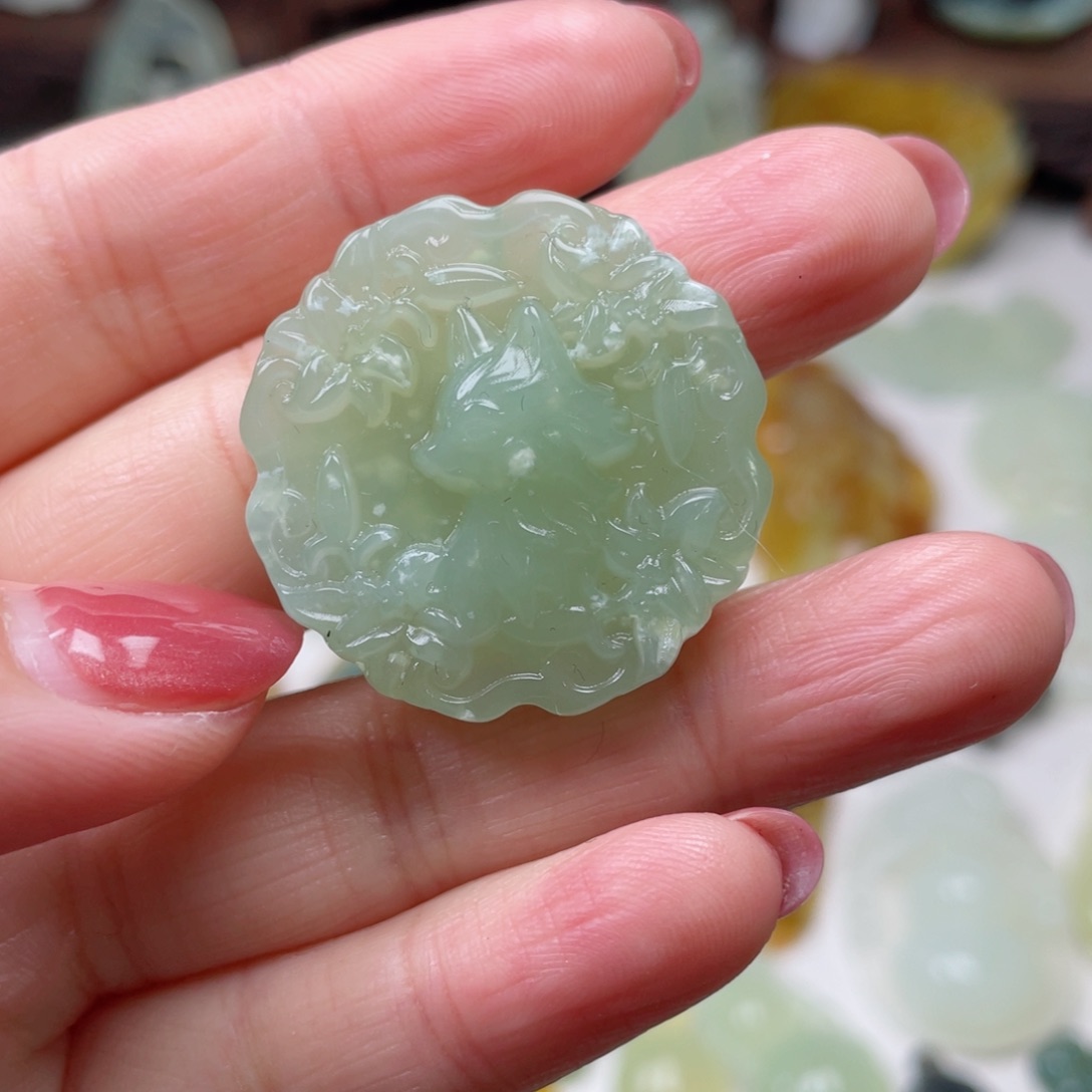 蛇纹石玉颈饰未镶嵌