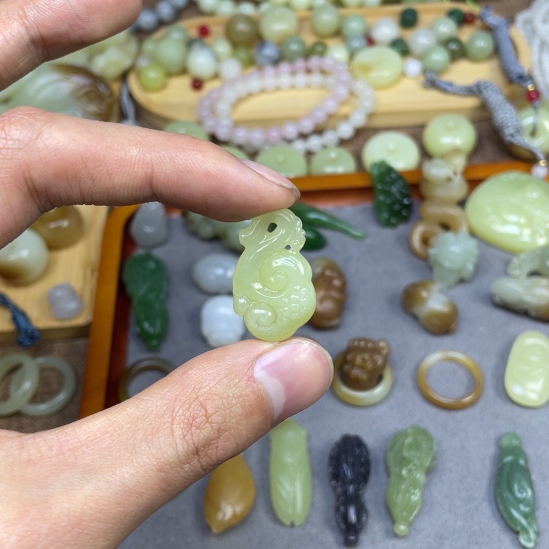 和田玉颈饰未镶嵌