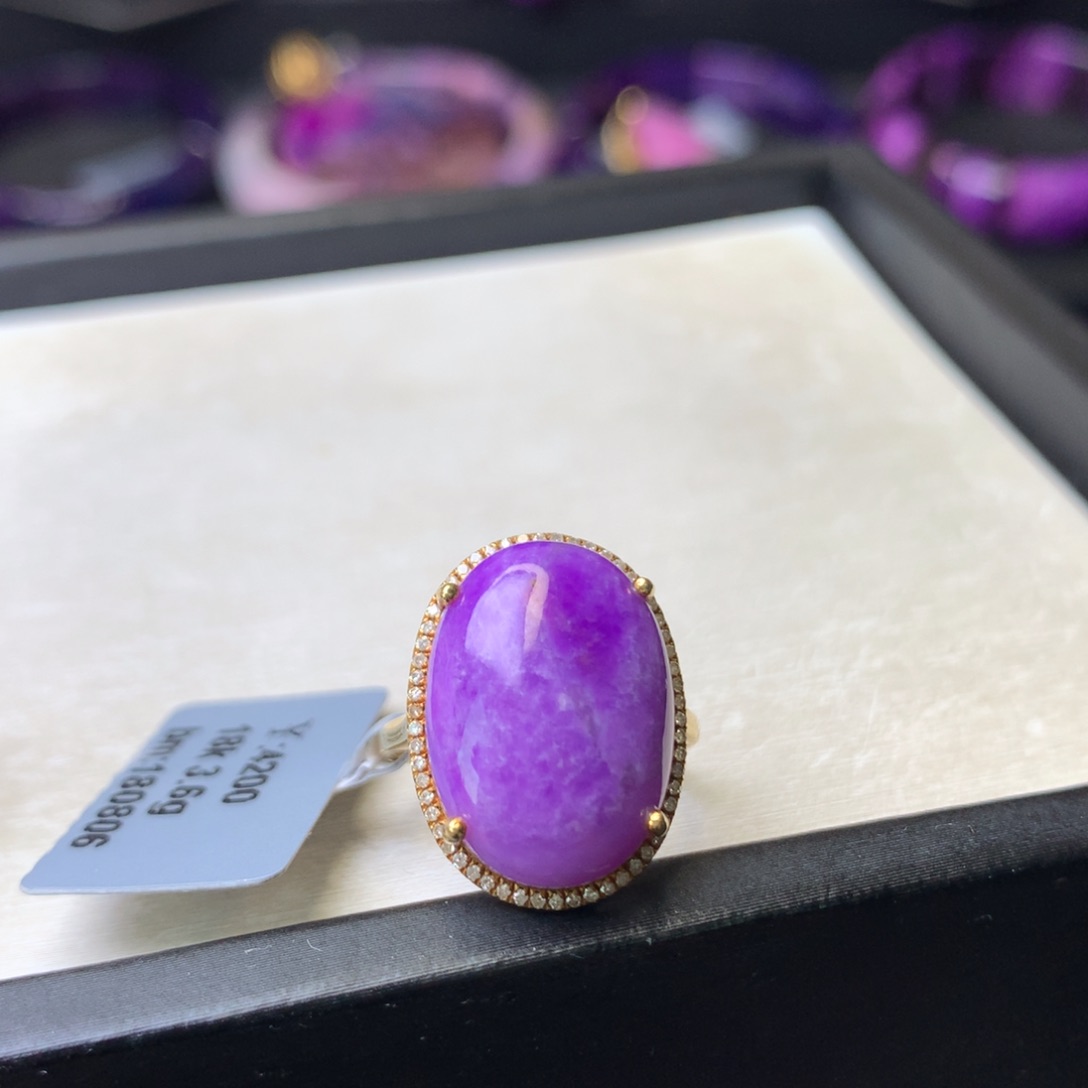 18K金镶嵌苏纪石（舒俱来）戒指