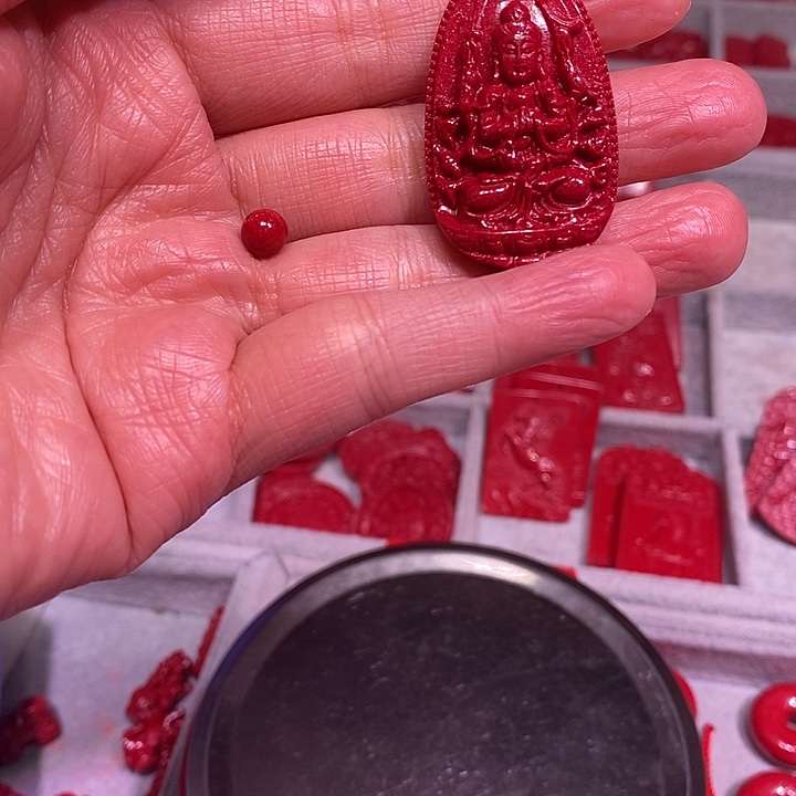 天然辰砂红晶砂小号千手红色吊坠绳