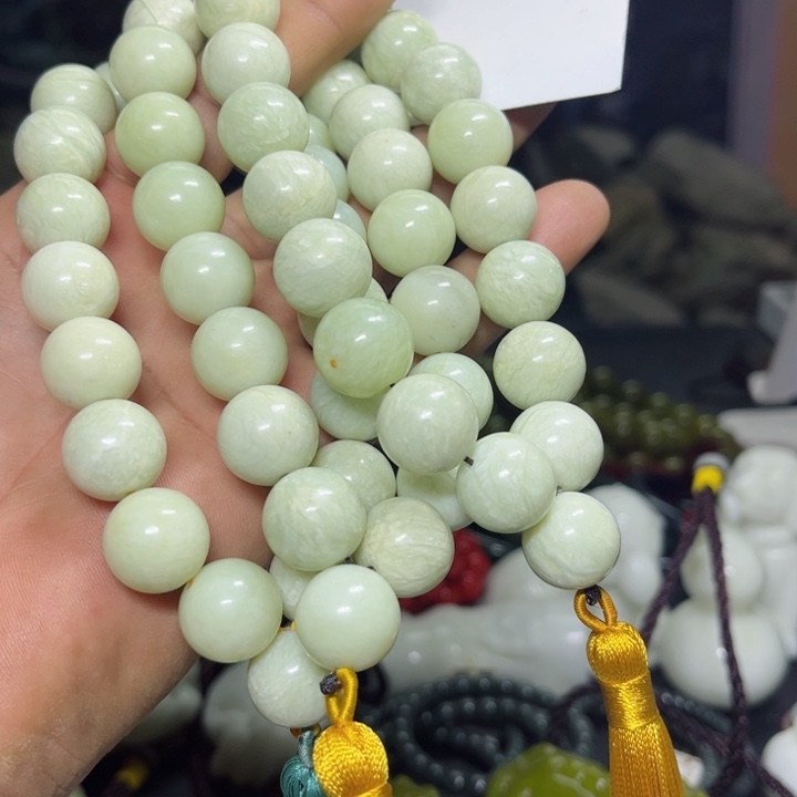 蛇纹石玉手持未镶嵌