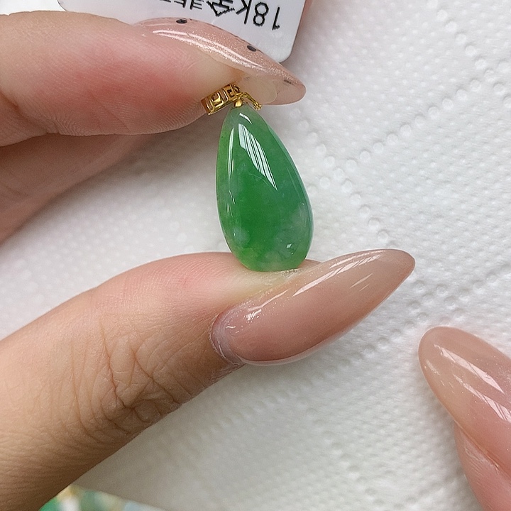 颈饰18K金镶嵌翡翠