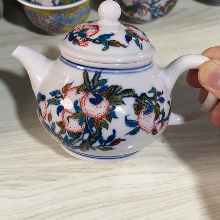 瓷片景德镇陶瓷茶壶。红。