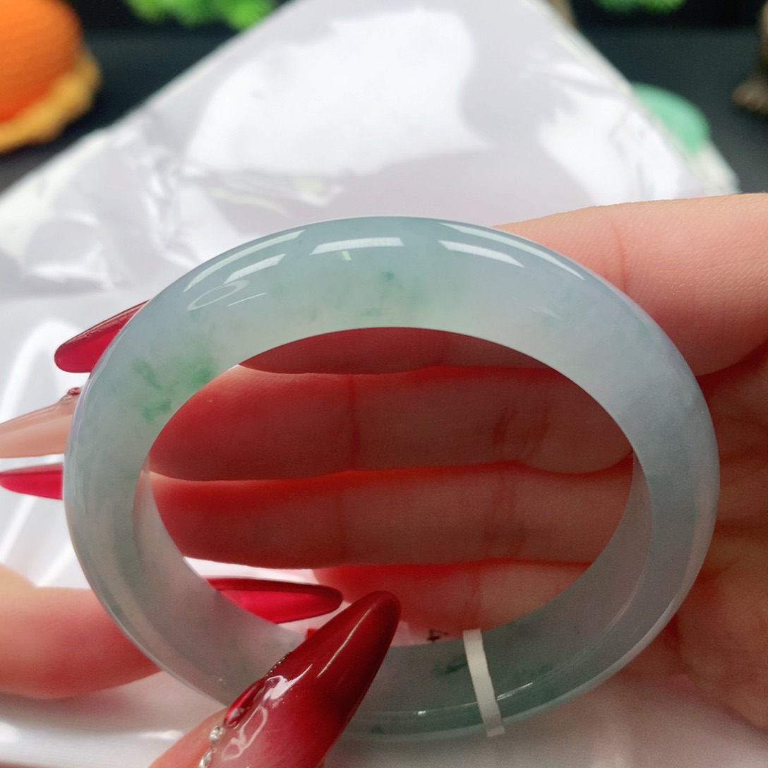 翡翠手镯未镶嵌钞***?51 51 51