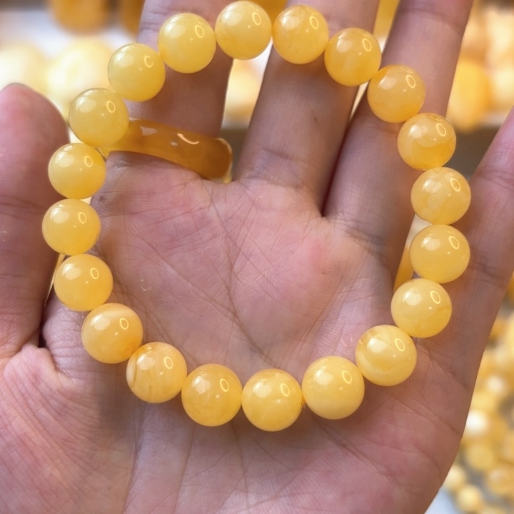 琥珀颈饰未镶嵌春****猪蜜蜡