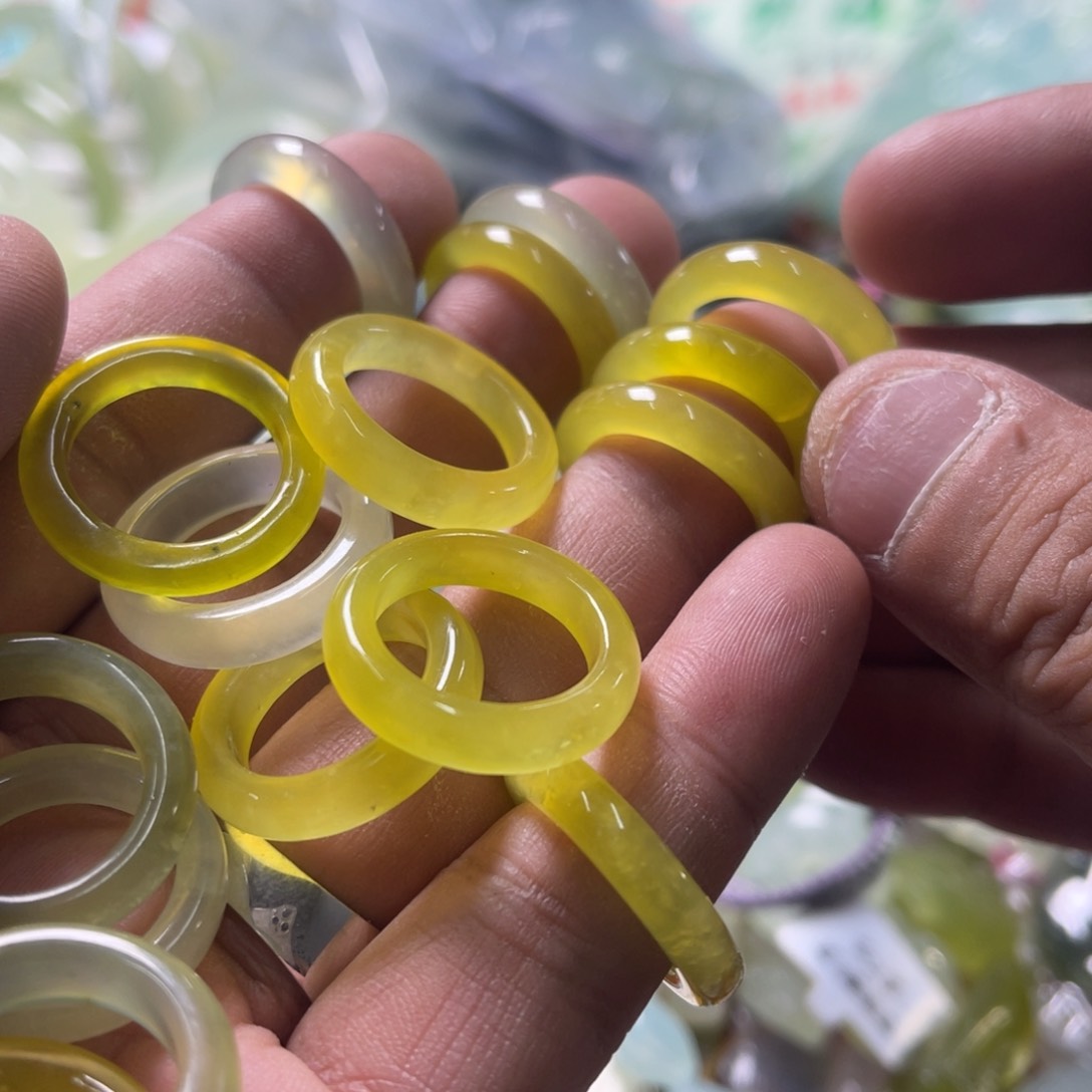 未镶嵌蛇纹石玉手链