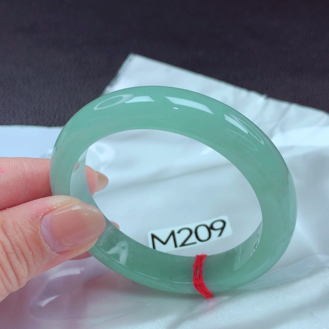 翡翠手镯未镶嵌手镯88