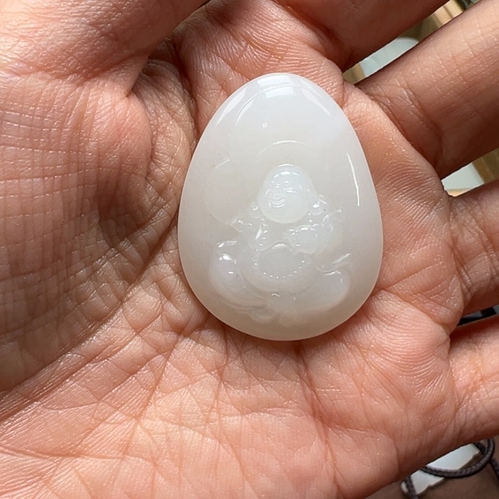 颈饰未镶嵌和田玉佛