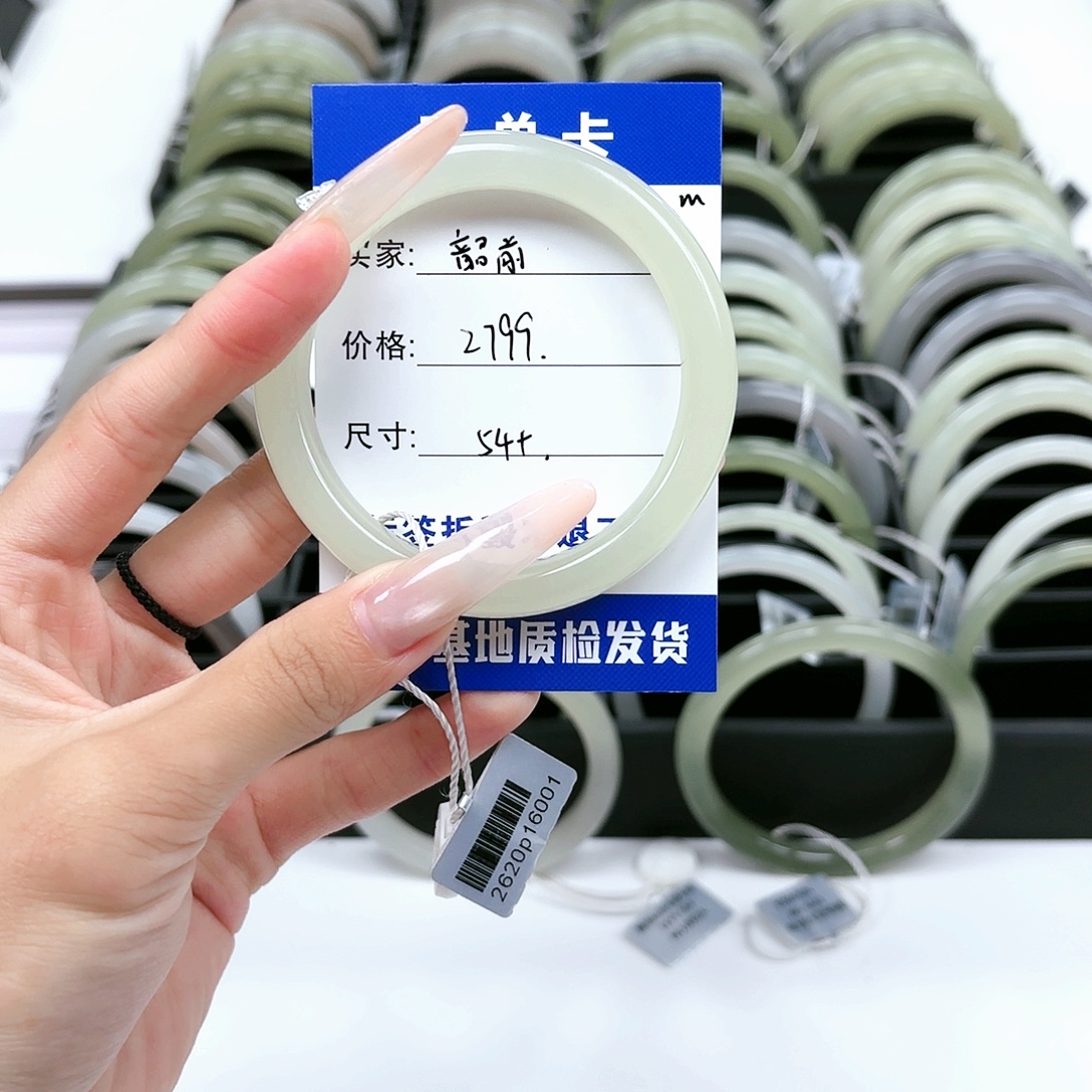 韶***店和田玉未镶嵌手镯