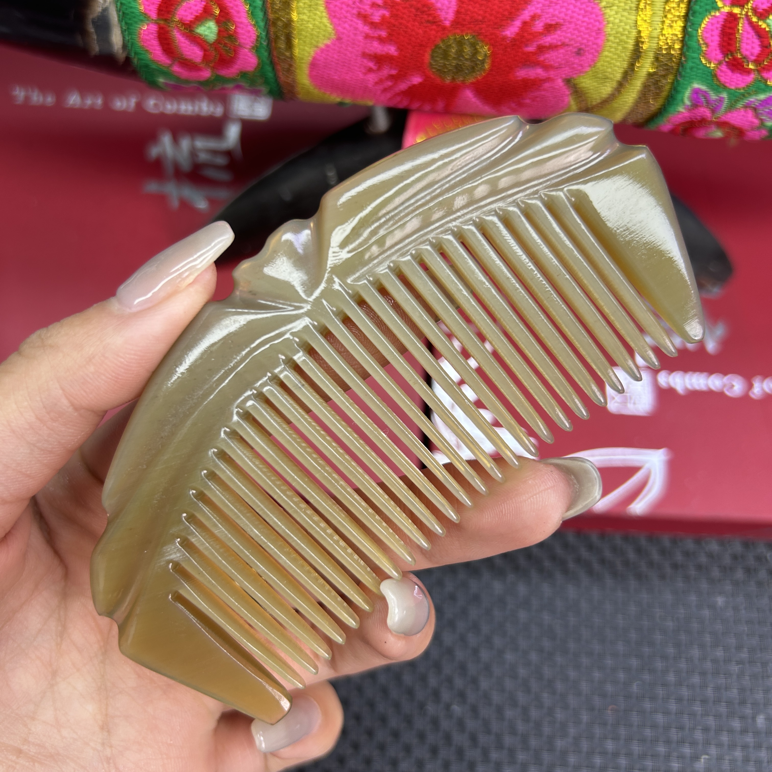 苒昱  精品牦牛角小半圆桃心梳   12cm左右