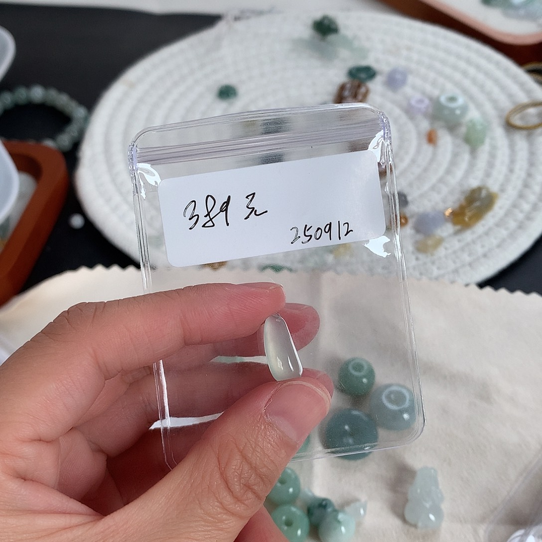 翡翠未镶嵌颈饰瓜