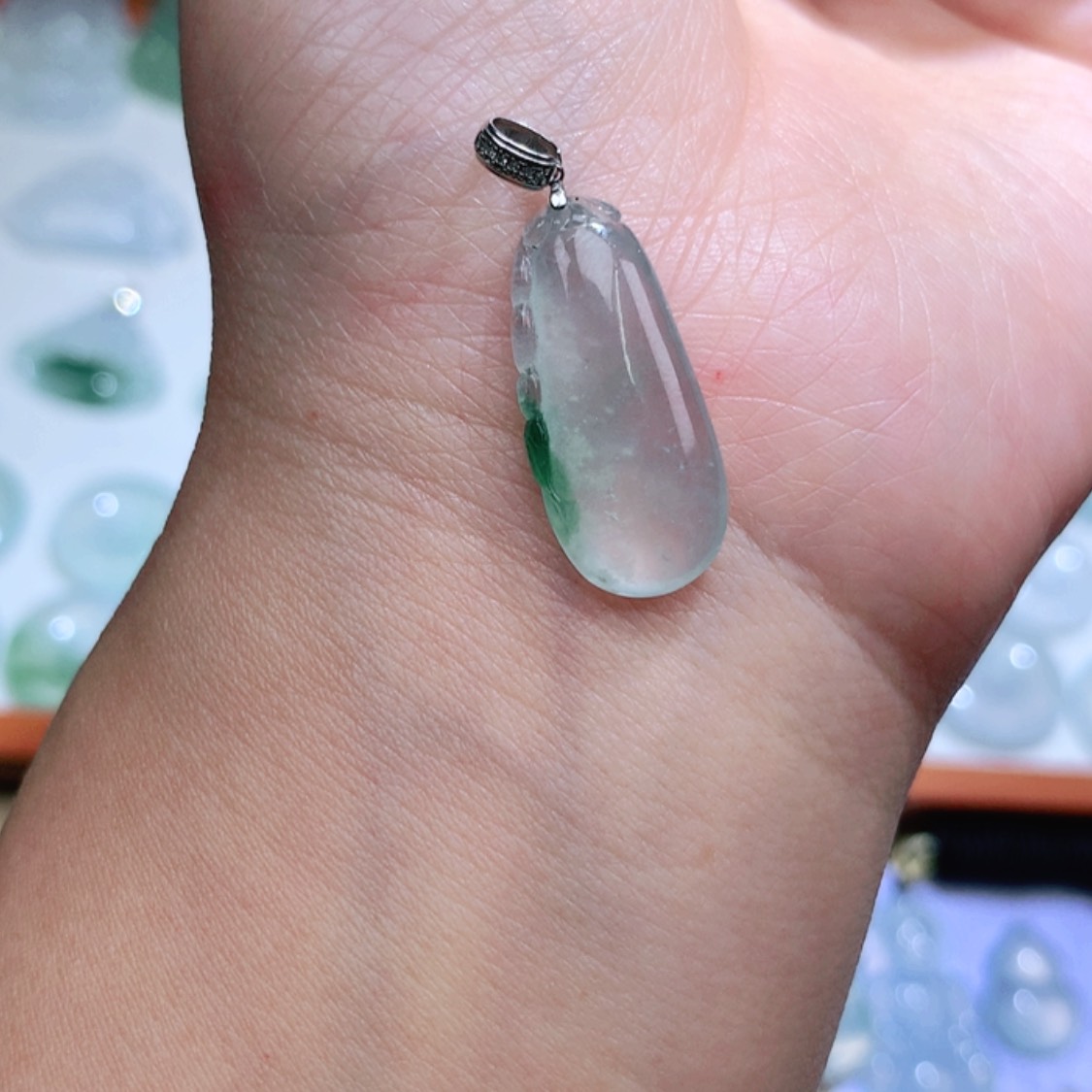 【闪购商品】翡翠颈饰18K金镶嵌福瓜