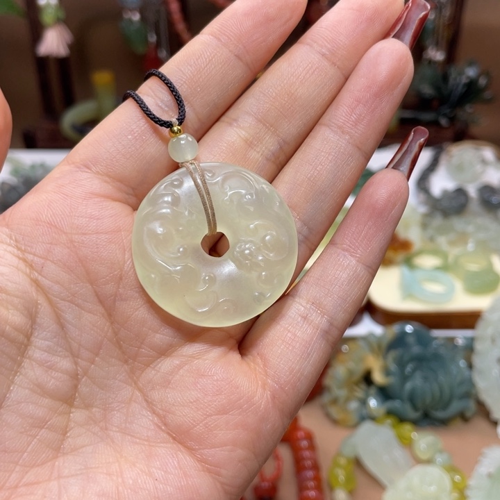 蛇纹石玉颈饰未镶嵌