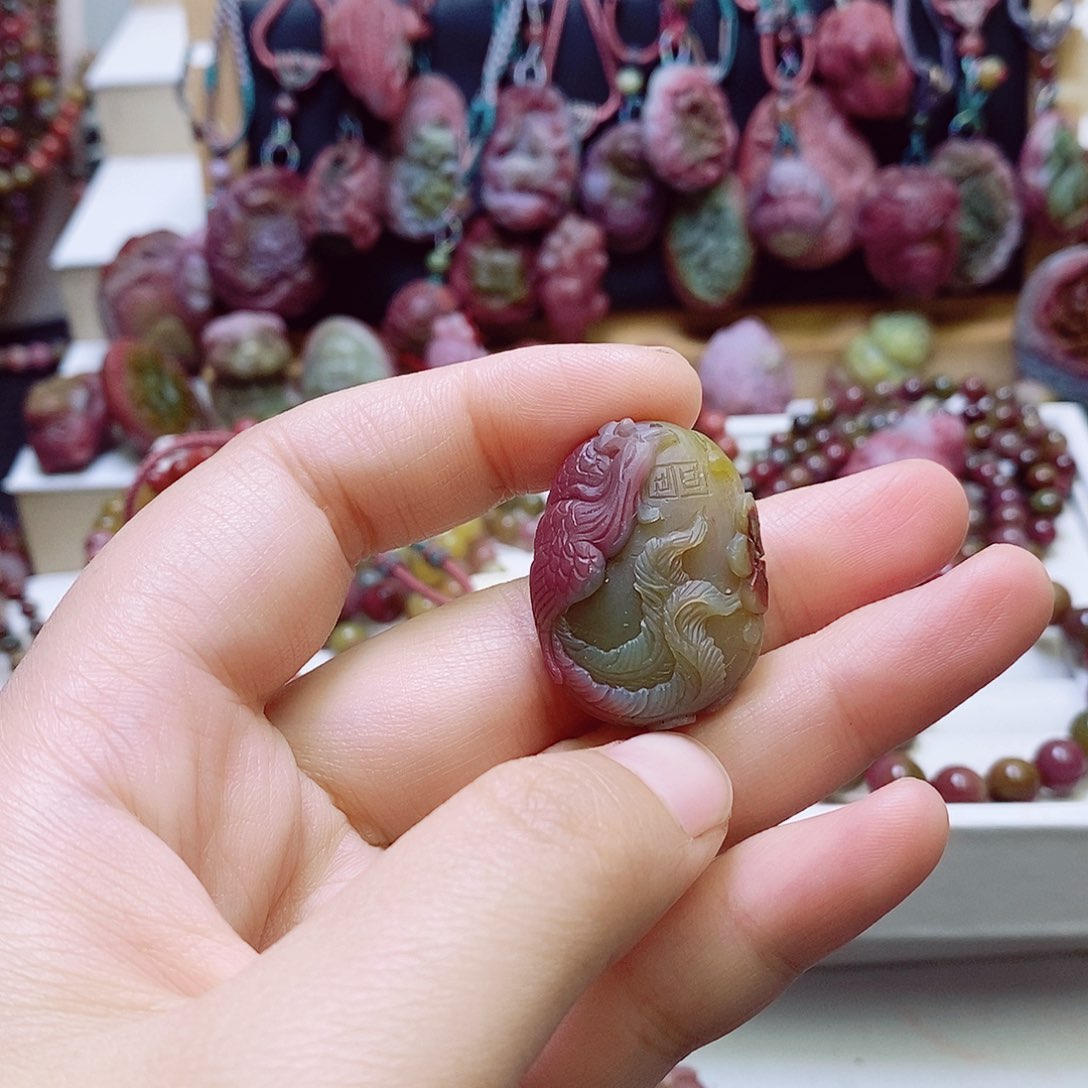 玛瑙/玉髓盐源玛瑙吊坠未镶嵌