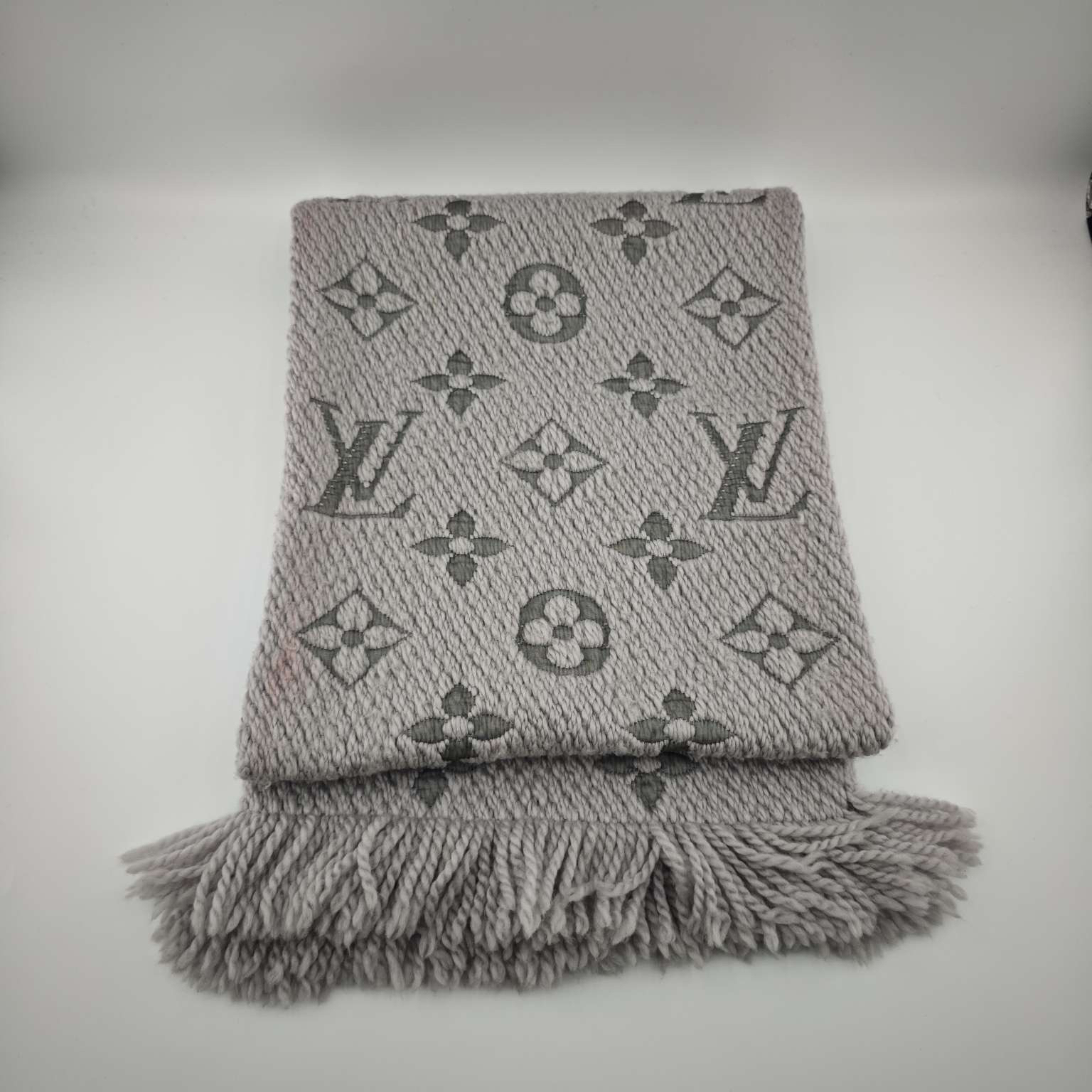 95新 LouisVuitton/路易威登 满印刺绣logo围巾/8205629