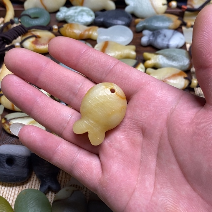 *****蛇纹石玉未镶嵌颈饰