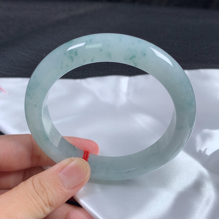 翡翠未镶嵌手镯  