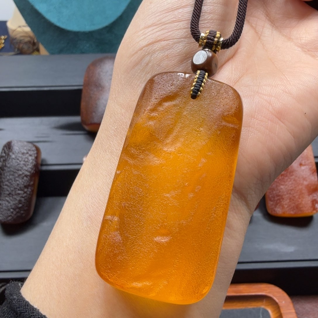 琥珀吊坠(赠链)未镶嵌