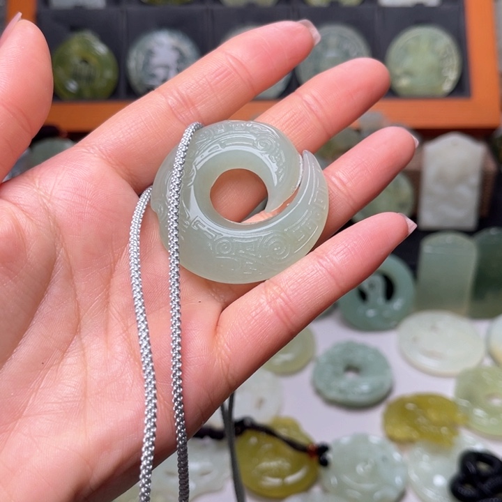 岫玉吊坠(赠链)未镶嵌牧*