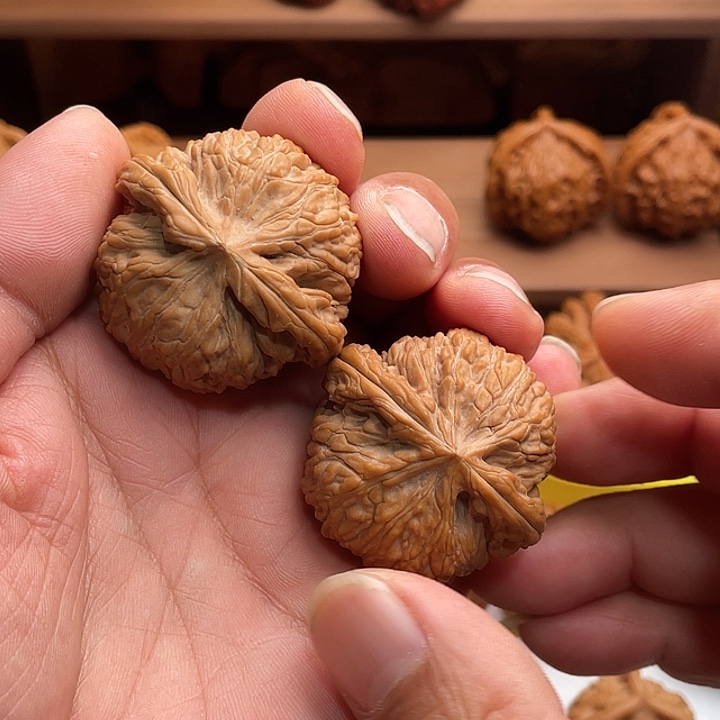 S***U吊坠文玩核桃蛟龙