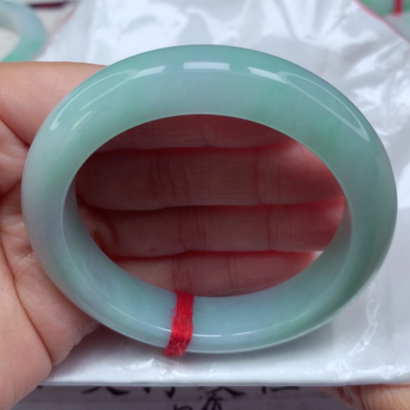 【闪购商品】翡翠手镯未镶嵌冰润果绿手镯5253圈34号