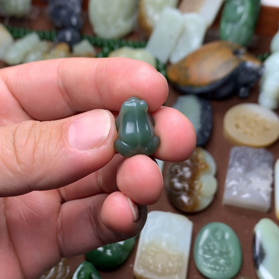 和田玉挂件未镶嵌一**流