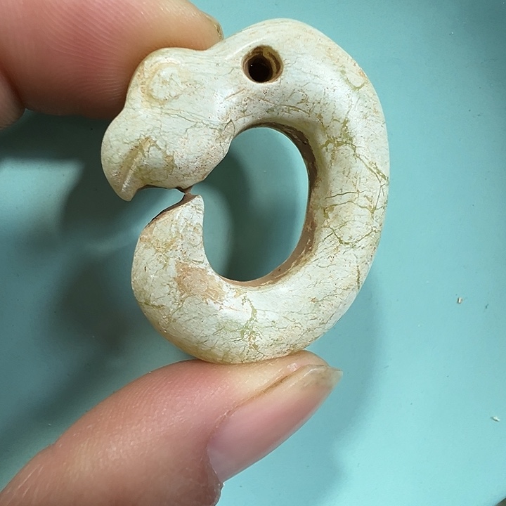 透闪石质玉未镶嵌挂件