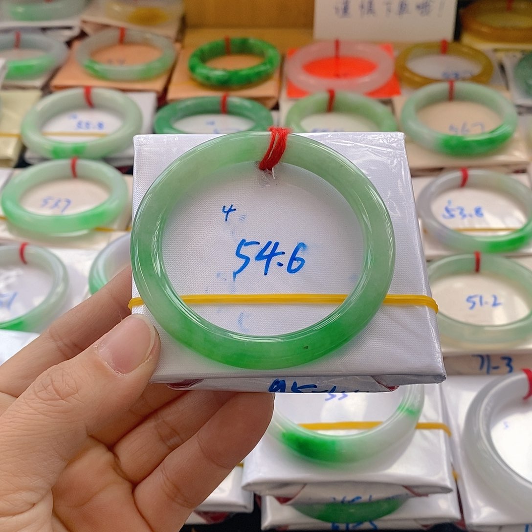 翡翠手镯未镶嵌樱**羊手镯分