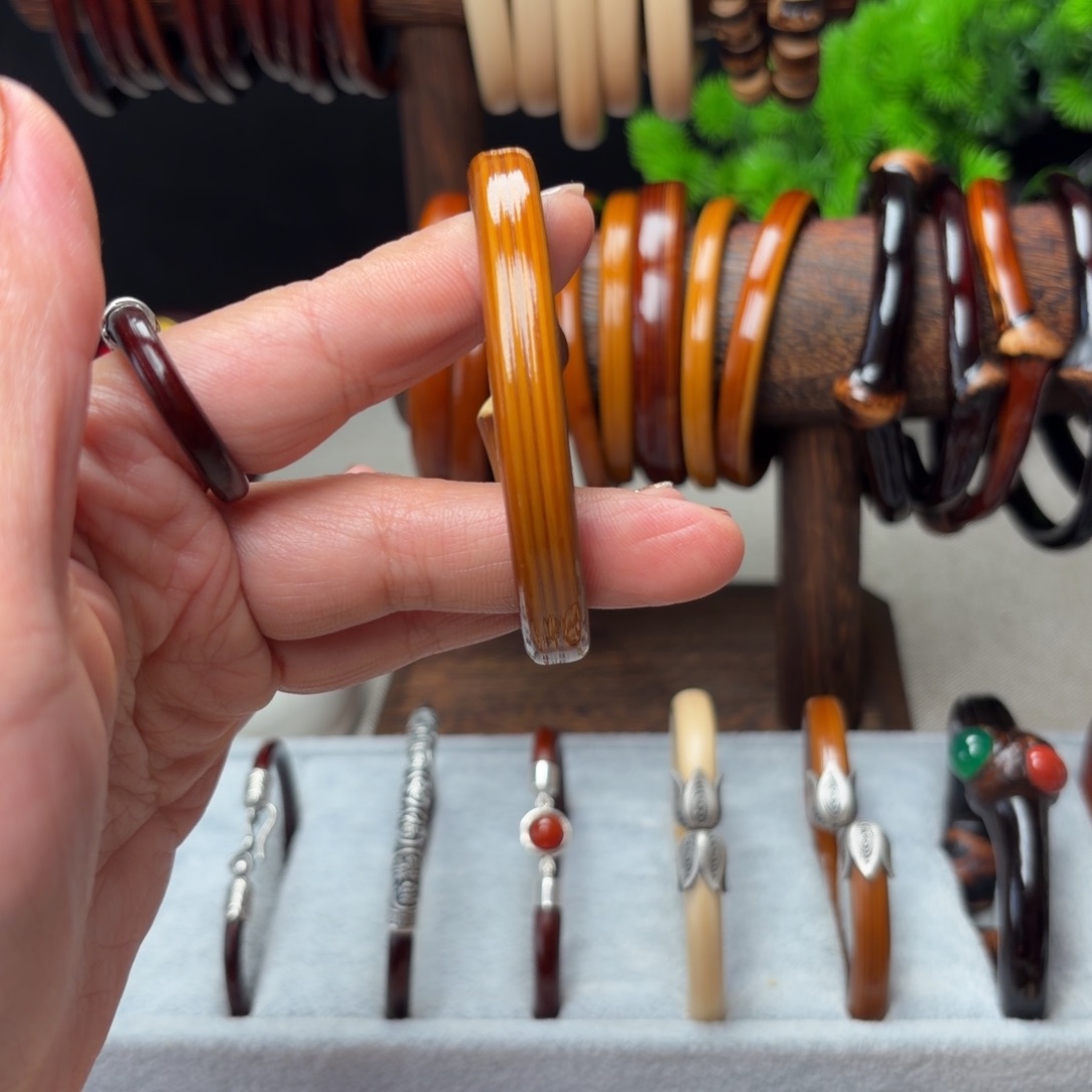 刘***荣木质非金属金刚藤手镯