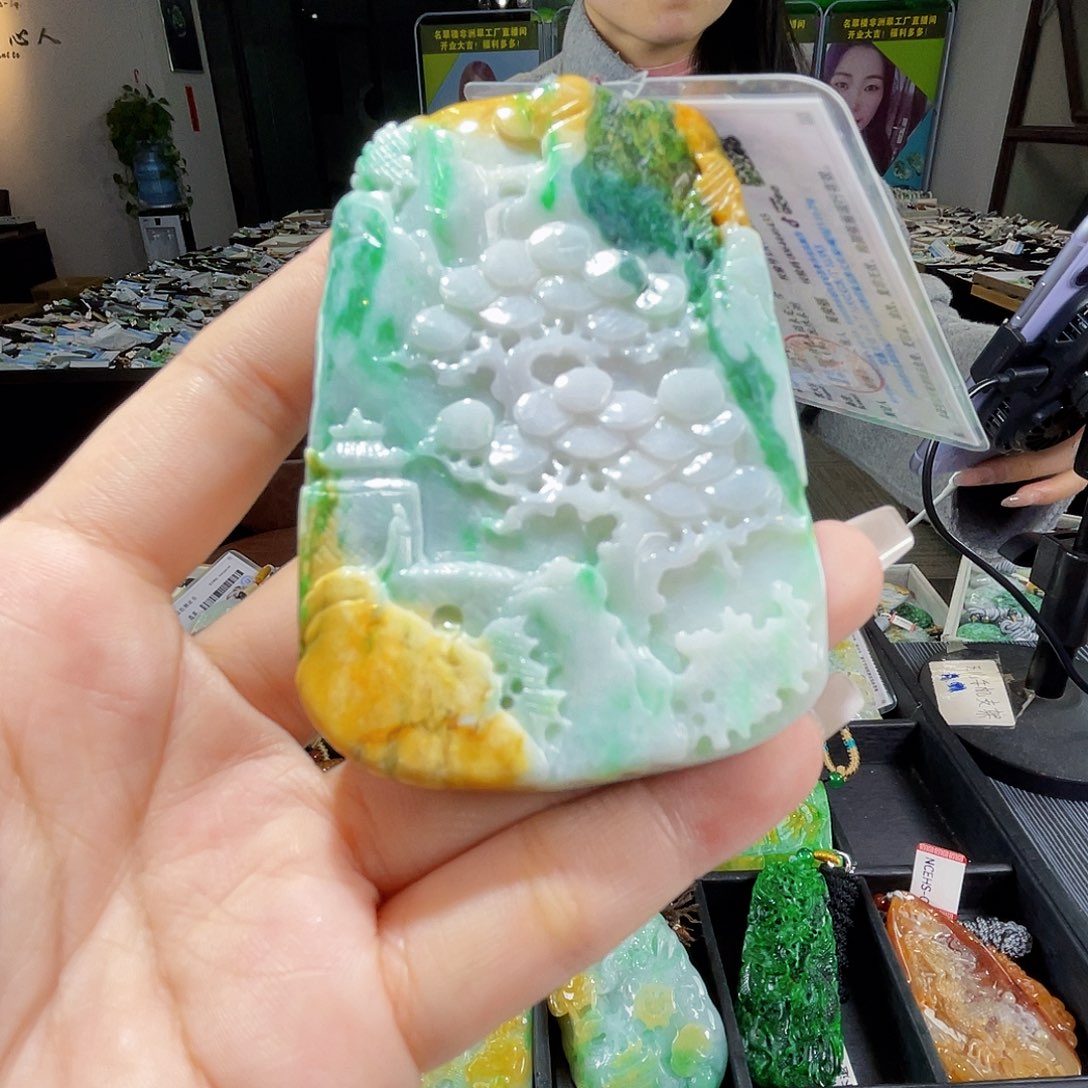 颈饰未镶嵌翡翠一